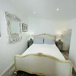 Summer Breeze Apartment, In The Historic Centre Of