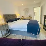 Lejlighed Summer Breeze Apartment, In The Historic Centre Of
