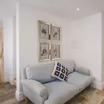 Summer Breeze Apartment, In The Historic Centre Of Lagos