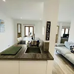 Summer Breeze Apartment, In The Historic Centre Of Lagos