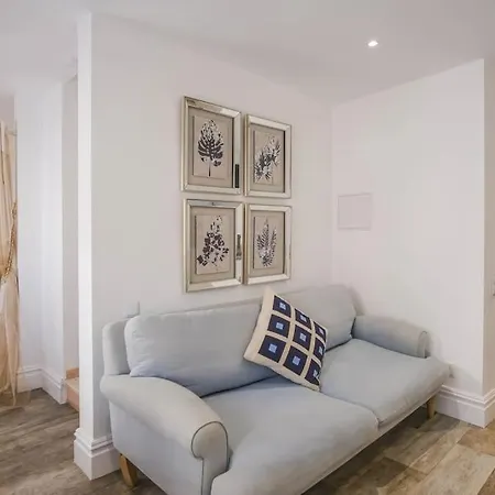 Summer Breeze Apartment, In The Historic Centre Of Lagos