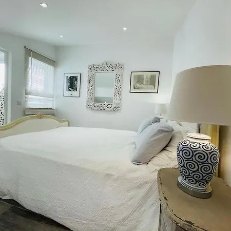 Summer Breeze Apartment, In The Historic Centre Of