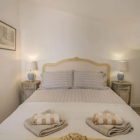 Summer Breeze Apartment, In The Historic Centre Of Apartment Lagos
