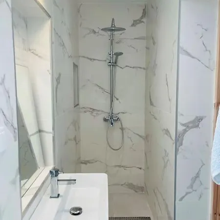 Summer Breeze Apartment, In The Historic Centre Of Lagos