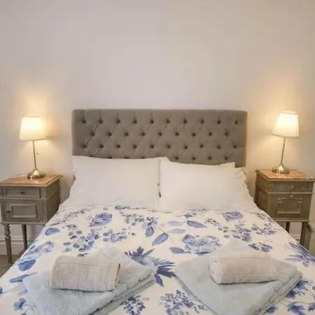 Apartment Summer Breeze Apartment, In The Historic Centre Of *