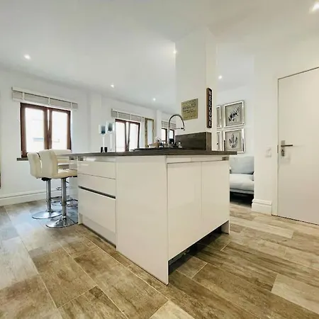 Summer Breeze Apartment, In The Historic Centre Of Apartment