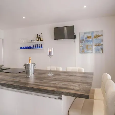 Summer Breeze Apartment, In The Historic Centre Of *