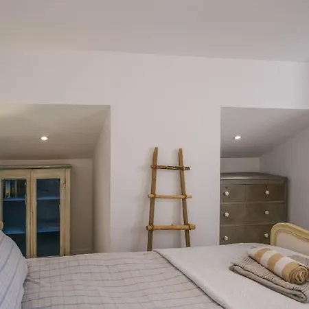 Apartment Summer Breeze Apartment, In The Historic Centre Of