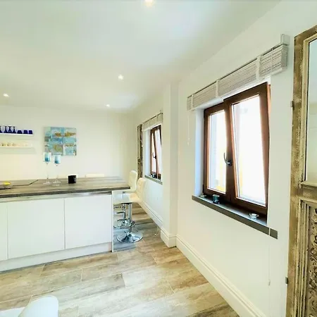 Apartment Summer Breeze Apartment, In The Historic Centre Of