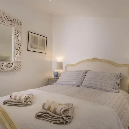 Summer Breeze Apartment, In The Historic Centre Of Apartment Lagos