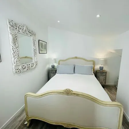 Summer Breeze Apartment, In The Historic Centre Of