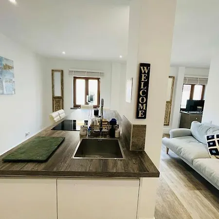 Summer Breeze Apartment, In The Historic Centre Of 拉哥斯
