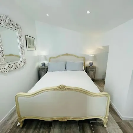 Summer Breeze Apartment, In The Historic Centre Of 公寓