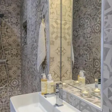 Summer Breeze Apartment, In The Historic Centre Of Lagos