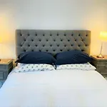 Summer Breeze Apartment, In The Historic Centre Of * Lagos