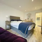 Apartment Summer Breeze Apartment, In The Historic Centre Of *